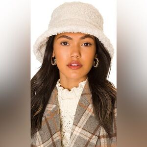 Curly lamb bucket hat